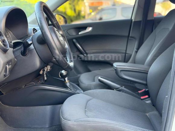 TEK DEĞİŞENLİ 3 PARÇA BOYALI AUDİ A1