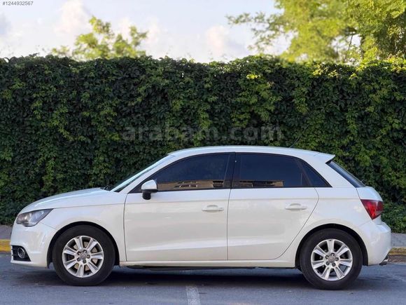 TEK DEĞİŞENLİ 3 PARÇA BOYALI AUDİ A1