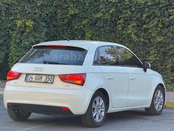 TEK DEĞİŞENLİ 3 PARÇA BOYALI AUDİ A1