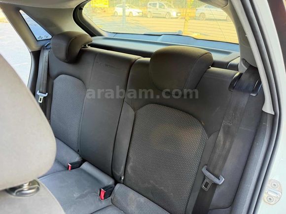 TEK DEĞİŞENLİ 3 PARÇA BOYALI AUDİ A1