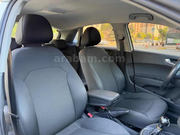 TEK DEĞİŞENLİ 3 PARÇA BOYALI AUDİ A1