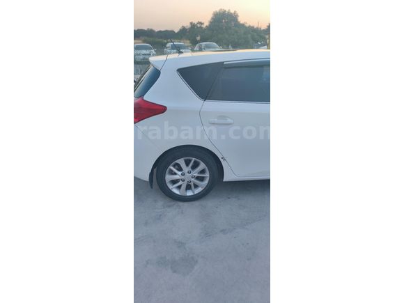 Sahibinden Toyota Auris 1.4 D-4D Advance Skypack 2013 Model
