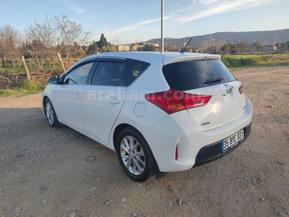 Sahibinden Toyota Auris 1.4 D-4D Advance Skypack 2013 Model