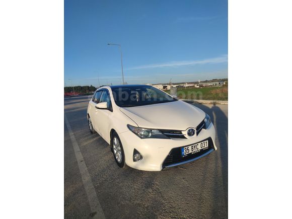 Sahibinden Toyota Auris 1.4 D-4D Advance Skypack 2013 Model