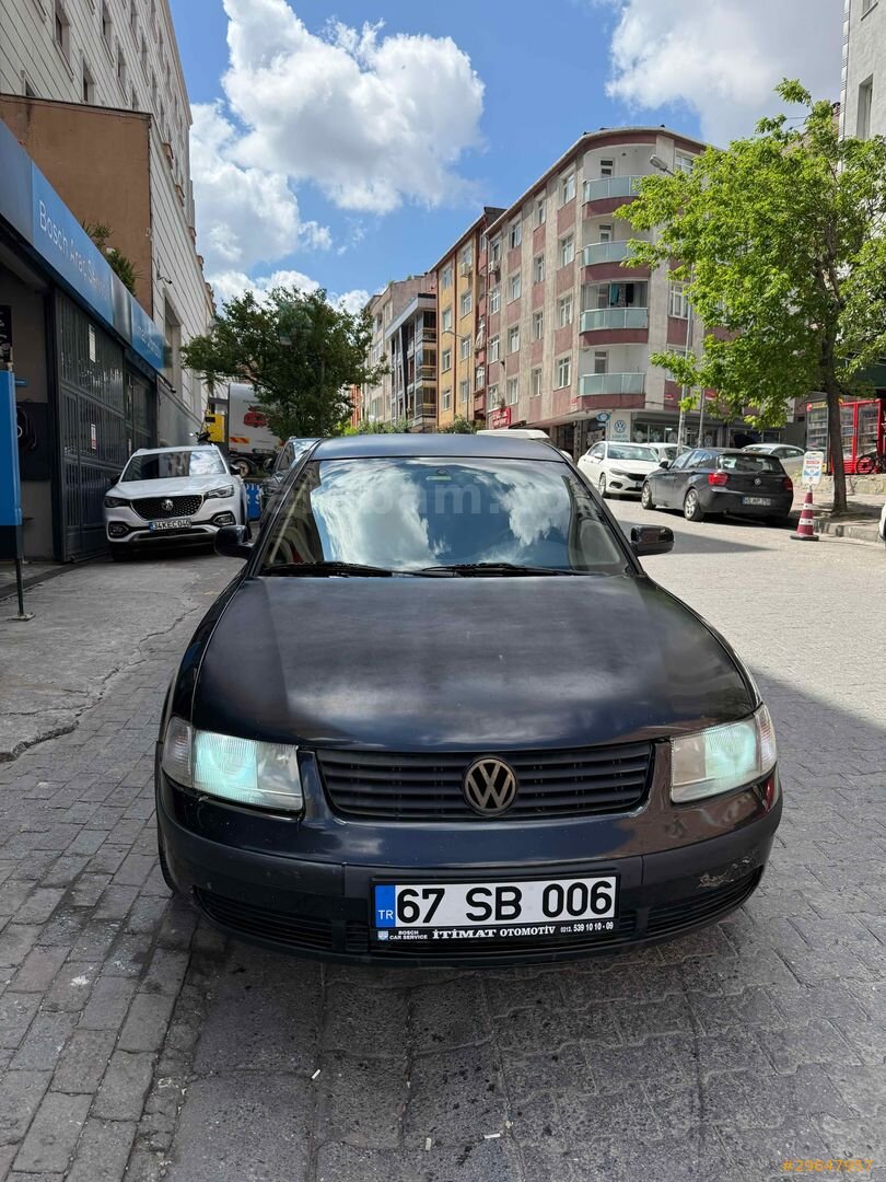 Galeriden Volkswagen Passat 1.8 Comfortline 1998 Model İstanbul 335.000 km Siyah 3