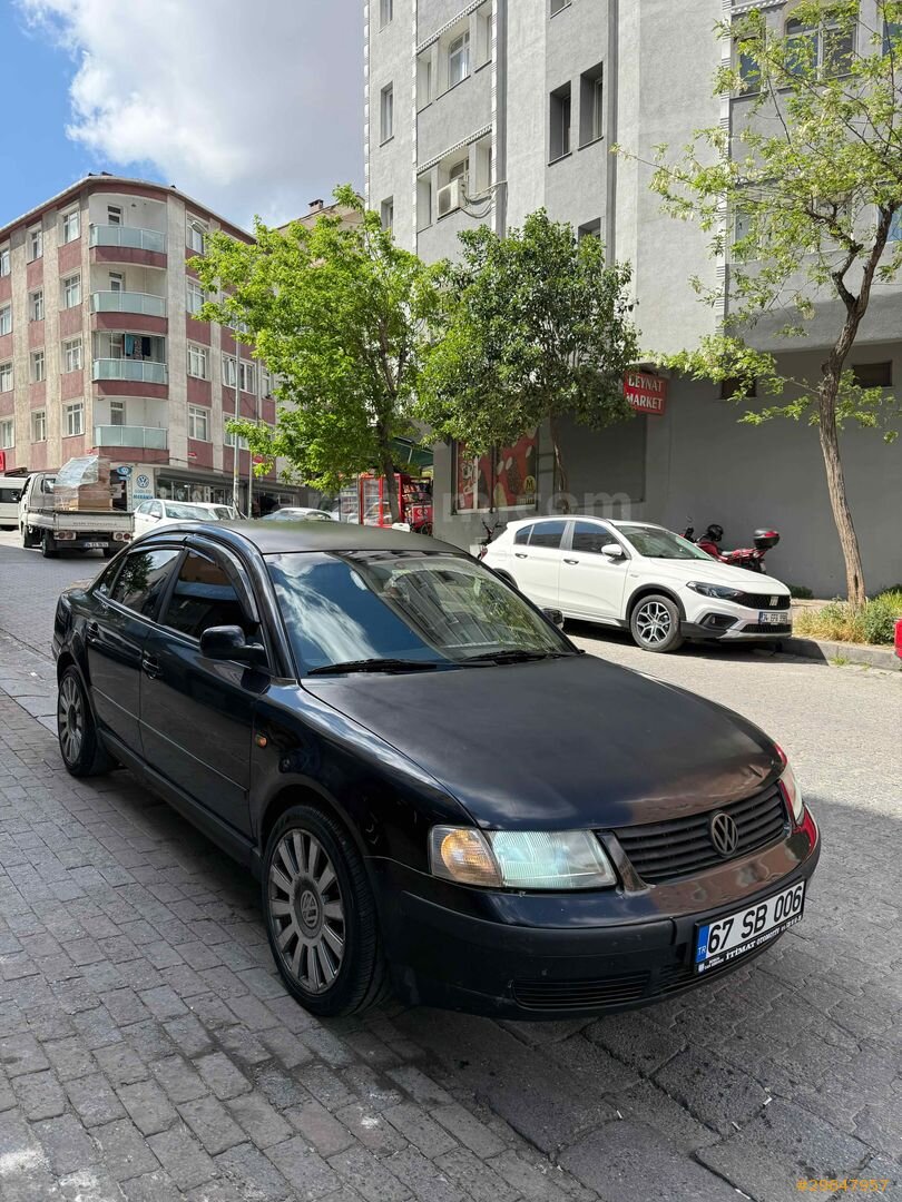 Galeriden Volkswagen Passat 1.8 Comfortline 1998 Model İstanbul 335.000 km Siyah 1