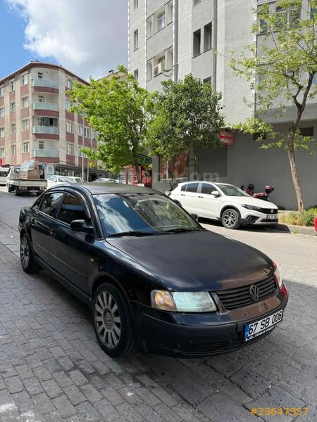 Galeriden Volkswagen Passat 1.8 Comfortline 1998 Model İstanbul 335.000 km Siyah