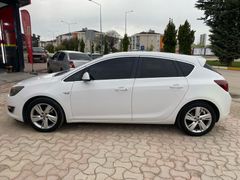 Galeriden Opel Astra 1.3 CDTI Sport 2013 Model  183000 km triger zincir değişti baskı balata değişti fren balataları değişti sıvı bakımı yeni yapılmış
