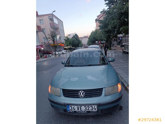 Volkswagen Passat 1.8 Basic 1999 Model