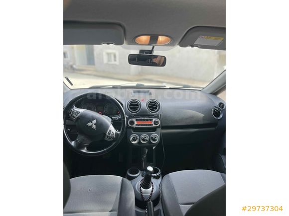 Mitsubishi Colt 1.3 2012 Model 