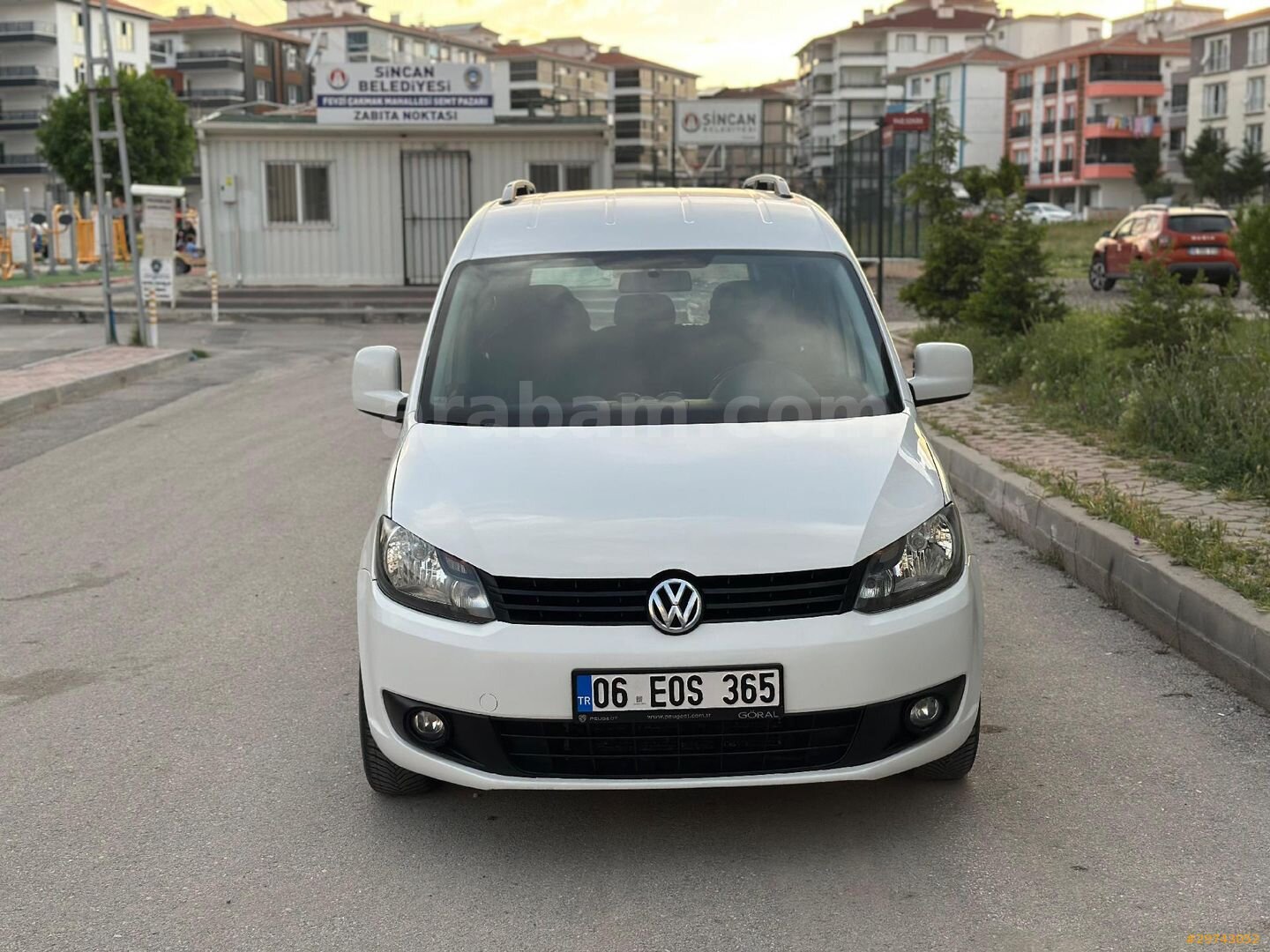 Galeriden Volkswagen Caddy 1.6 TDI Trendline 2013 Model Ankara 418.000 km Beyaz 7