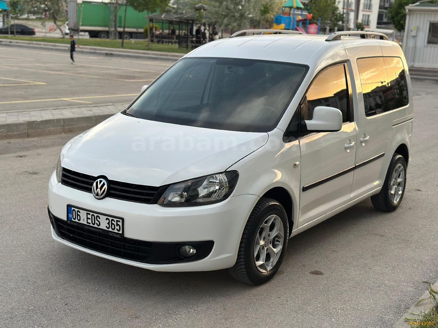 Galeriden Volkswagen Caddy 1.6 TDI Trendline 2013 Model Ankara 418.000 km Beyaz 2