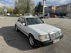 Mercedes - Benz 200 E 1988 Model 