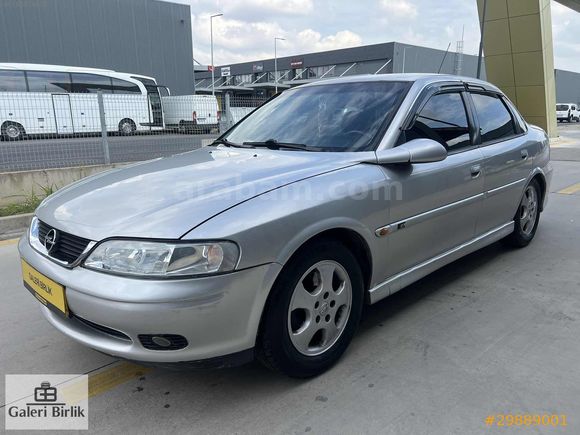 KREDİ KARTINA 12 AY TAKSİTLE 2001 MODEL OPEL VECTRA 2.0 CDX