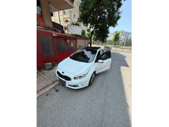 Sahibinden Kia Ceed 1.6 CRDi Concept Plus 2013 Model otomatik vites cam tavanlı hasar kayıtsız