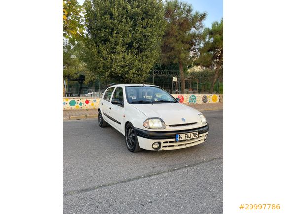 Memurdan acil satılık Renault Clio 1.4 2001 Model