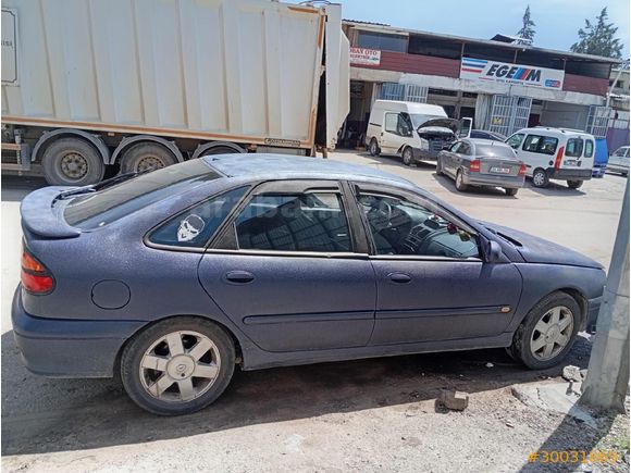 Galeriden Renault Laguna 2.0 RXT 2000 Model Manisa