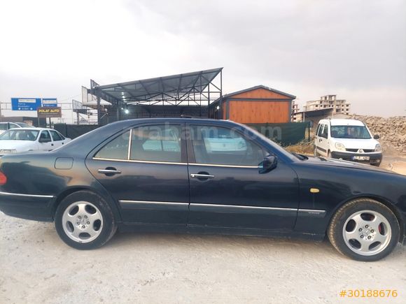 Galeriden Mercedes - Benz E 200 Elegance 1996 Model Adıyaman
