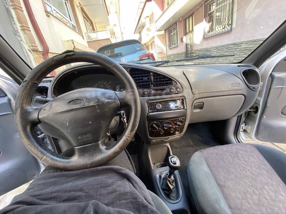 FORD FİESTA 2001 - 220 BİNDE