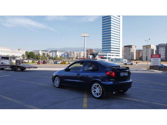 Sahibinden Renault Megane 1.6 Coupe Privilege 2000 Model 
