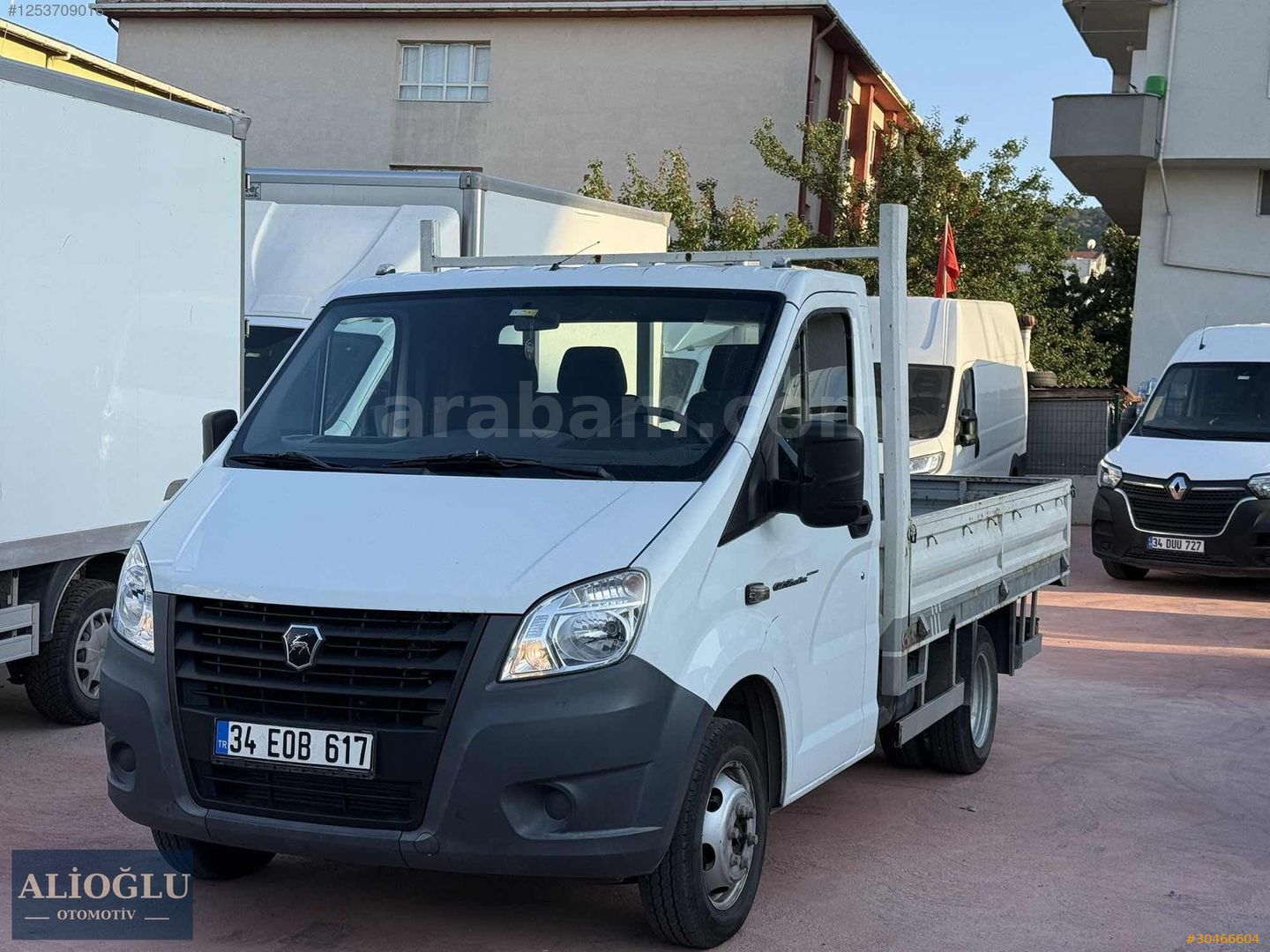 Transseksual yigitning ogziga kiradi