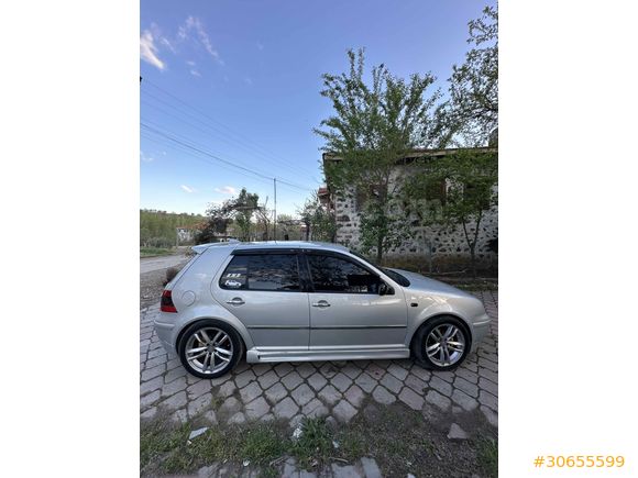 Volkswagen Golf 1.6 Trendline 2000 Model 