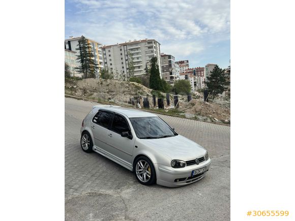 Volkswagen Golf 1.6 Trendline 2000 Model 