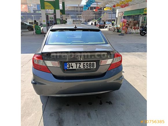 Sahibinden Honda Civic 1.6 ECO Elegance 2015 tüpü değişmiş bu ay muyanesi var