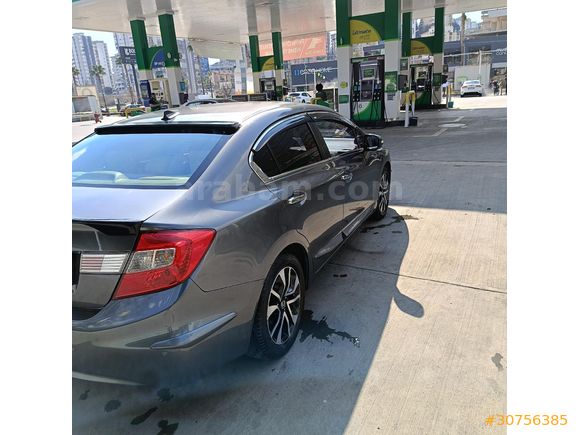 Sahibinden Honda Civic 1.6 ECO Elegance 2015 tüpü değişmiş bu ay muyanesi var