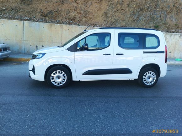 Galeriden Opel Combo 1.5 CDTI Edition Plus 2025 Model İstanbul