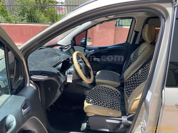 Galeriden Ford Tourneo Courier 1.6 TDCi Deluxe 2017 Model Van