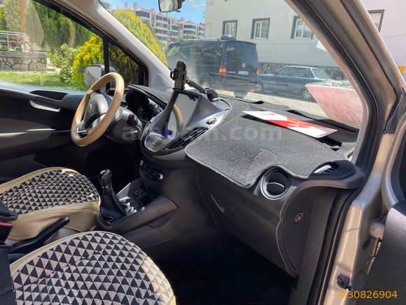 Galeriden Ford Tourneo Courier 1.6 TDCi Deluxe 2017 Model Van