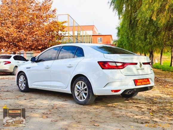 Renault Megane | Şoförlü Şoförsüz | Günlük Aylık Araç Kiralama
