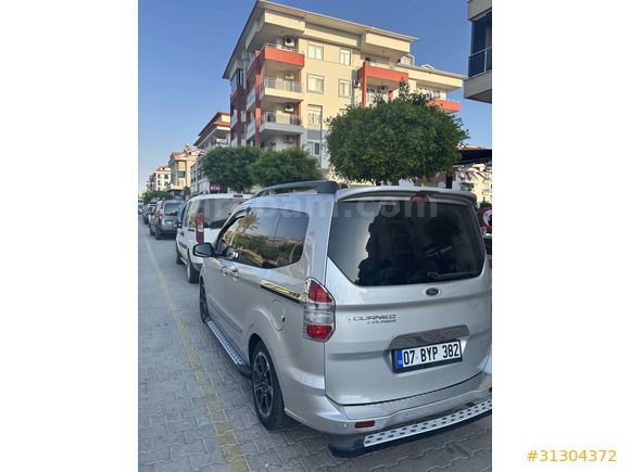 Sahibinden Ford Tourneo Courier 1.5 TDCi Titanium Plus 2022 Model 35binde HATASIZ
