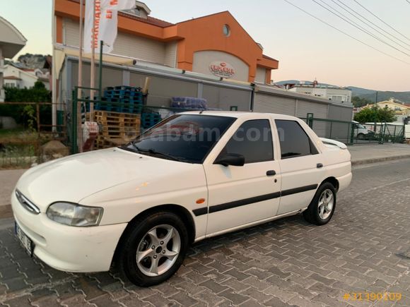 Ford Escort 1.8 CLX 1995 Model