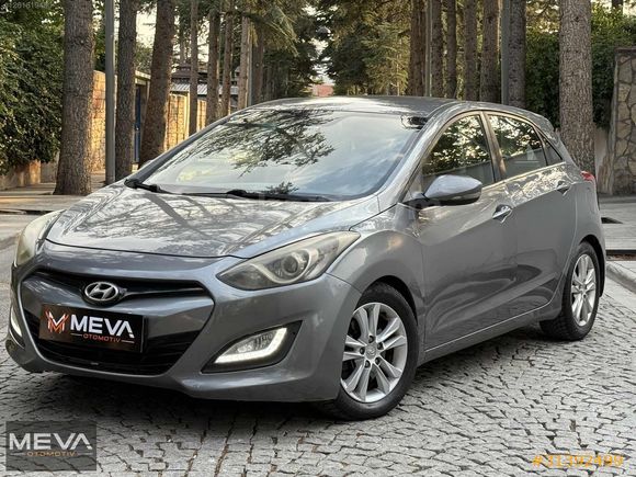 Meva Otomotiv'den Hyundai i30 1.6 Style 220 bin KM Manuel
