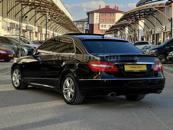 TEKNİK AUTO'DAN CAM TAVAN E200 CGİ 2010 MODEL DÜŞÜK KM