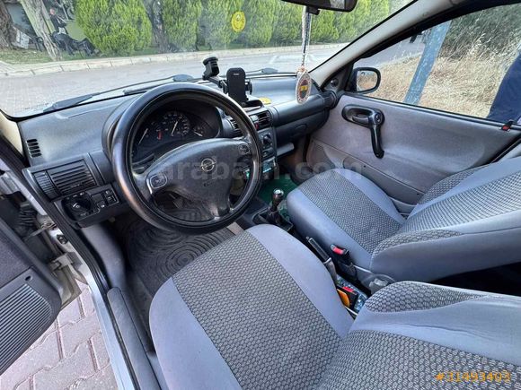 Değişensiz Bakımlı Yeni Muayeneli 1.2 16V Temiz Corsa
