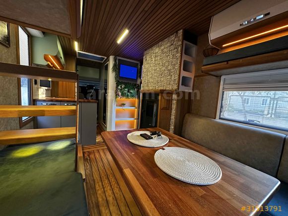 GERÇEK ŞÖMİNELİ BALKONLU 2025 ÖZEL YAPIMI LÜKS KARAVAN