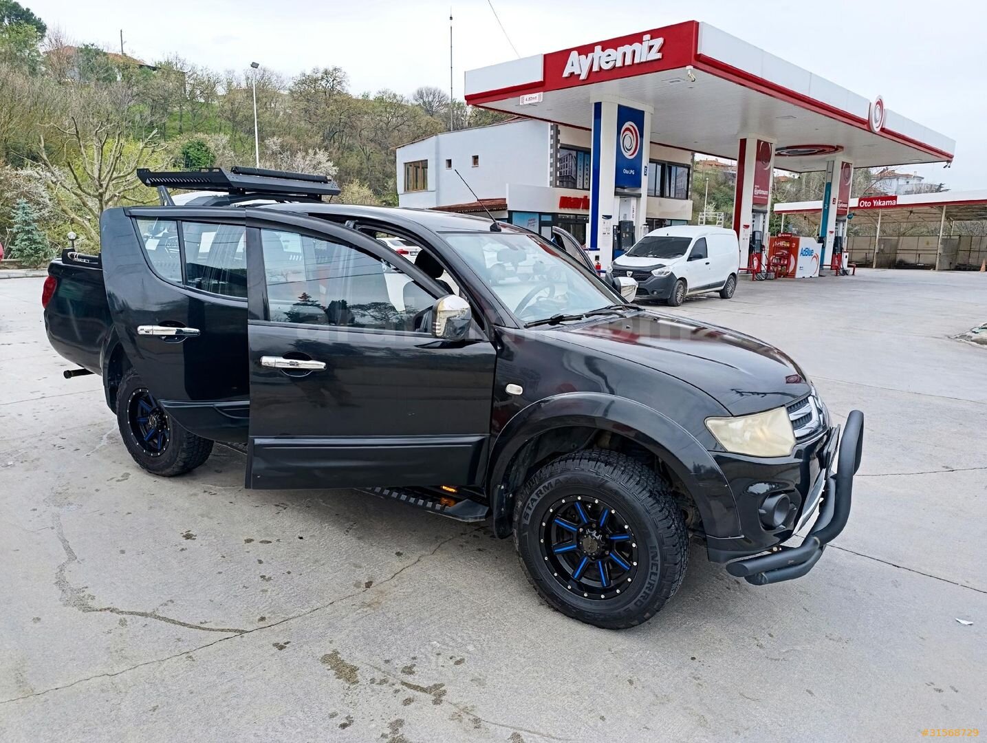 Sahibinden düşük km Mitsubishi L 200 otomatik 4x2 Invite 2014 Model 1