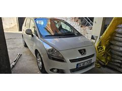 Tüm Ağır bakimlari yapıldı 2012 cam tavanlı 1.6 e-hdi premium pack