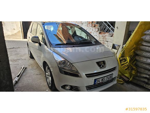 Tüm Ağır bakimlari yapıldı 2012 cam tavanlı 1.6 e-hdi premium pack
