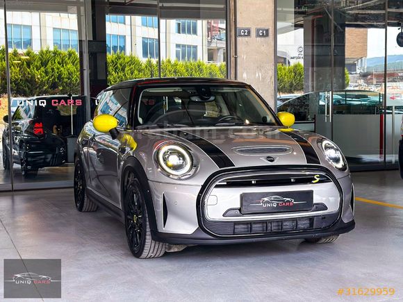 UNİQ CARS HATASIZ BOYASIZ TRAMERSİZ 2023 MINI COOPER SE FULL