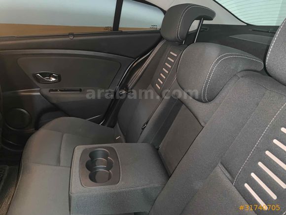 6 yıllık 3.
Sahibinden 190.000 km  Renault Fluence 1.5 dCi Extreme Edition 2012 Model 