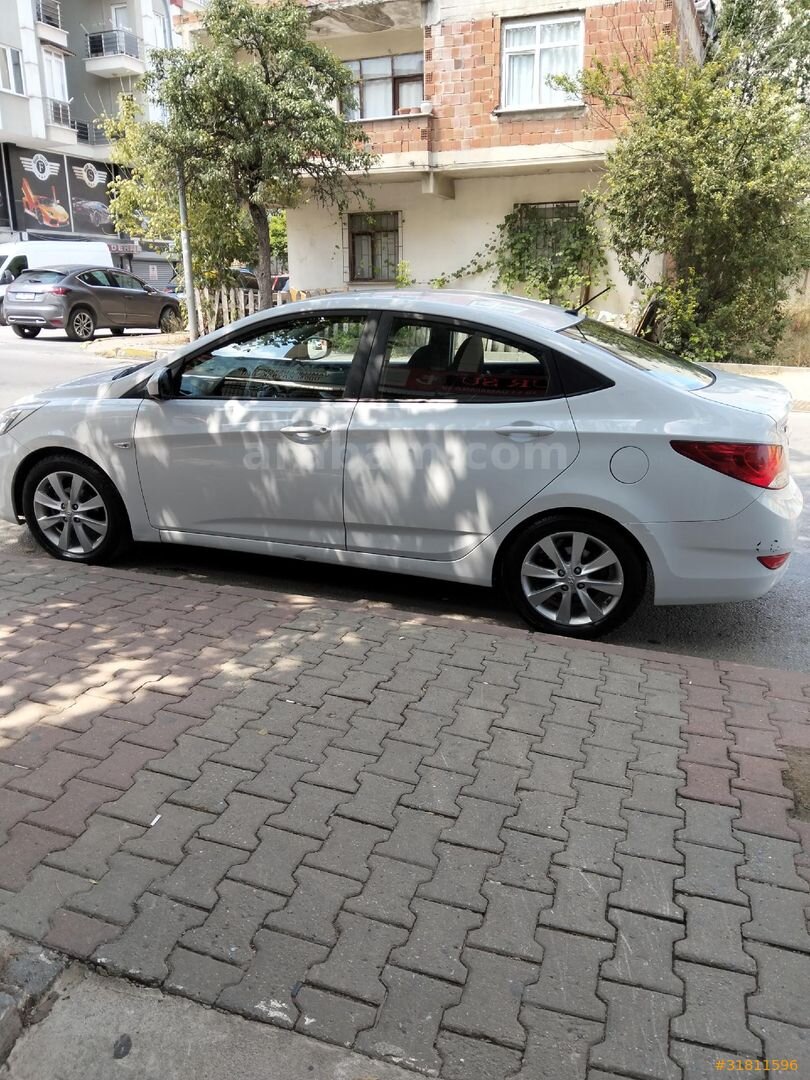 Galeriden Hyundai Accent Blue 1.6 CRDI Mode Plus 2018 Model İstanbul 194.000 km Beyaz 3