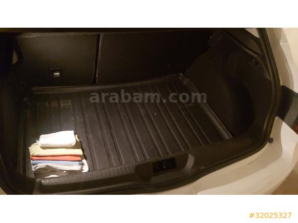 Düşük km emsalsiz tam bir aile arabasi