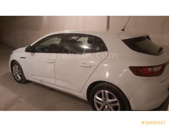 Düşük km emsalsiz tam bir aile arabasi