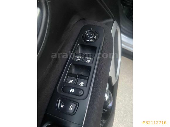 GARAJ ELİT`ten TERTEMİZ 4*4 JEEP RENEGATE