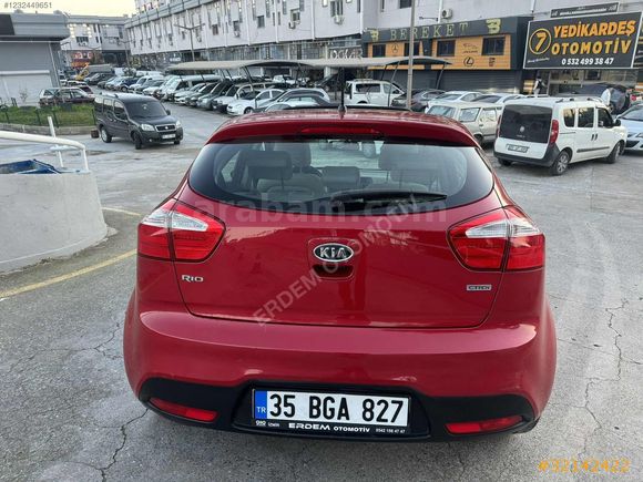 Masrafsız bir araç kırmız içi bej