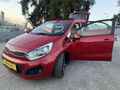 Masrafsız bir araç kırmız içi bej